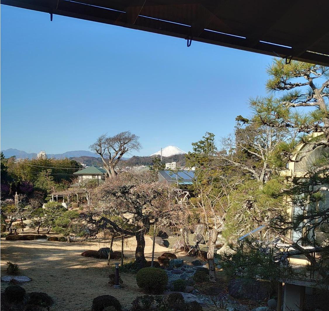 旧吉田茂邸の食堂から見た富士山