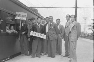 昭和29年4月大磯駅に来たおとぎ列車N10236