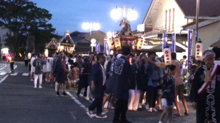 宵宮のようす(大磯駅前)