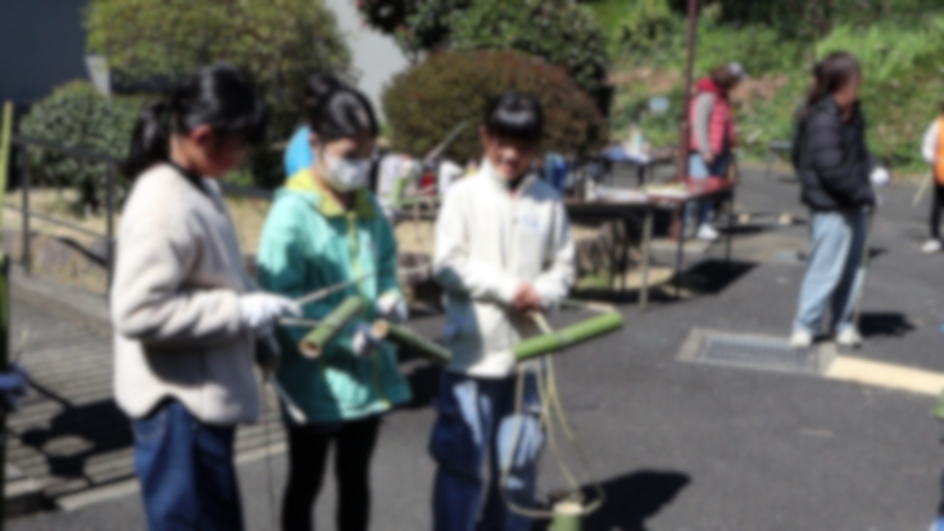 竹楽器で演奏