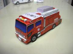 消防車のペーパークラフト前面の画像