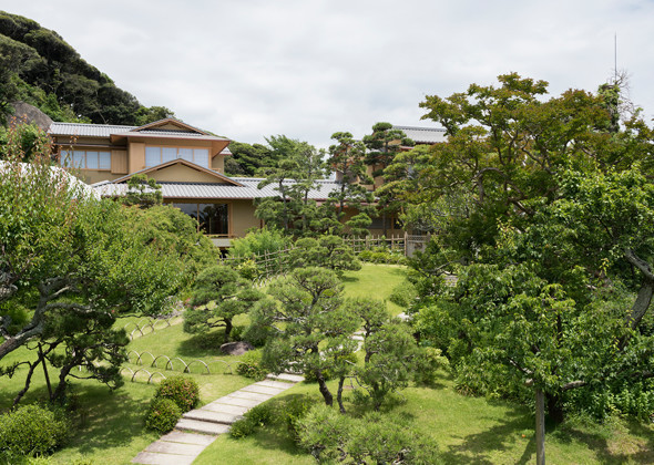 旧吉田邸の外観と庭園