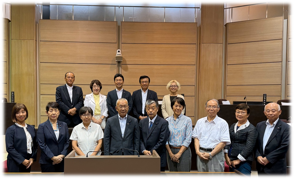 議員全体写真R7.7