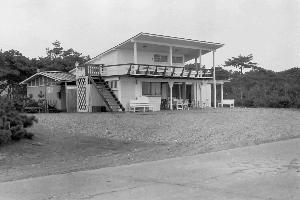 昭和31年2月ビーチサイド