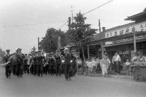 昭和31年6月26日県警音楽隊来町