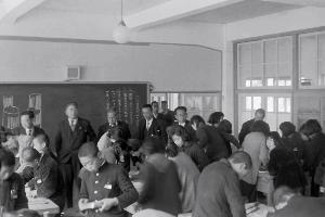 昭和32年文教委員秦野中視察