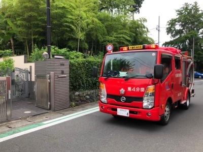 巡回広報している分団車両